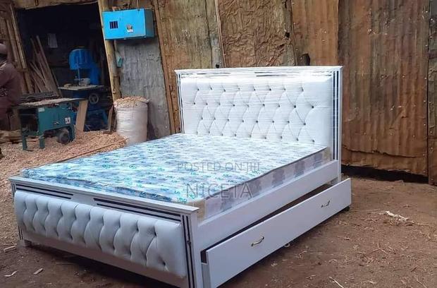 Mocket Bed With Drawers - main view