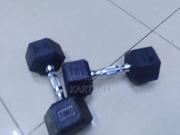 Hexagonal Dumbbells 7.5 Kg Pair Encased With Virgin Rubber
