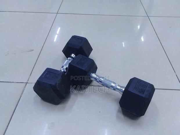 7.5 Kg Hexagonal Rubber Dumbbells Pair - main view