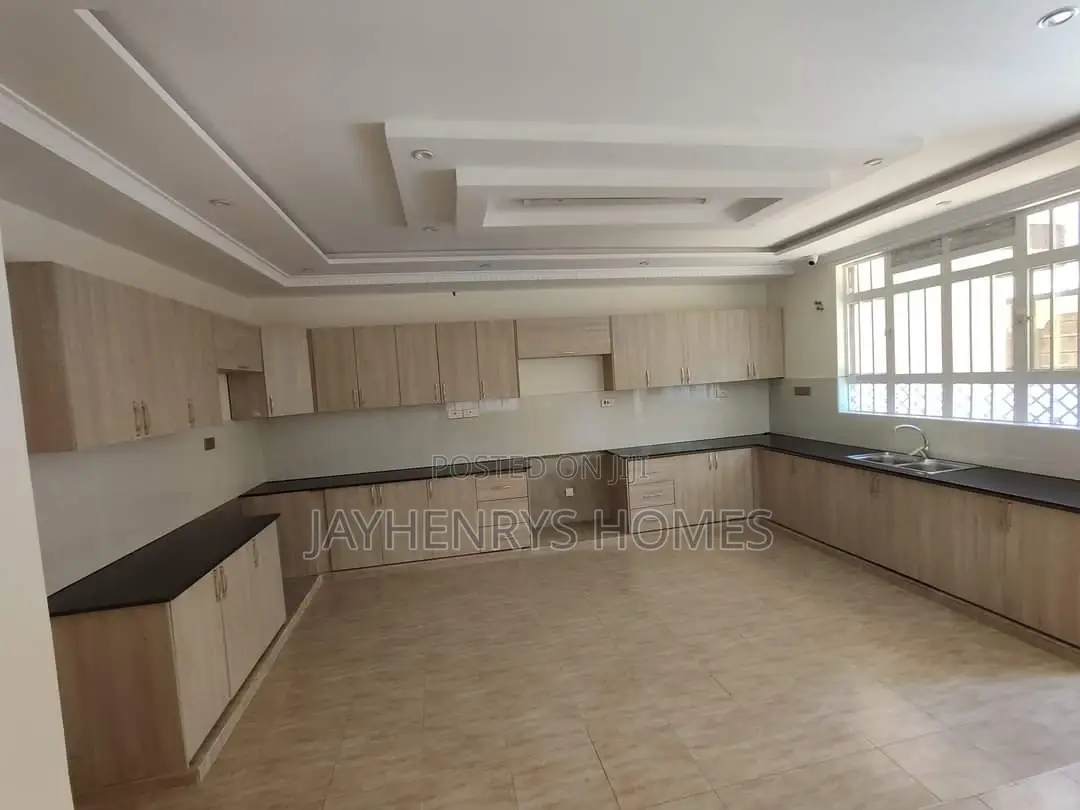 5bdrm Villa in Membley Estate for sale