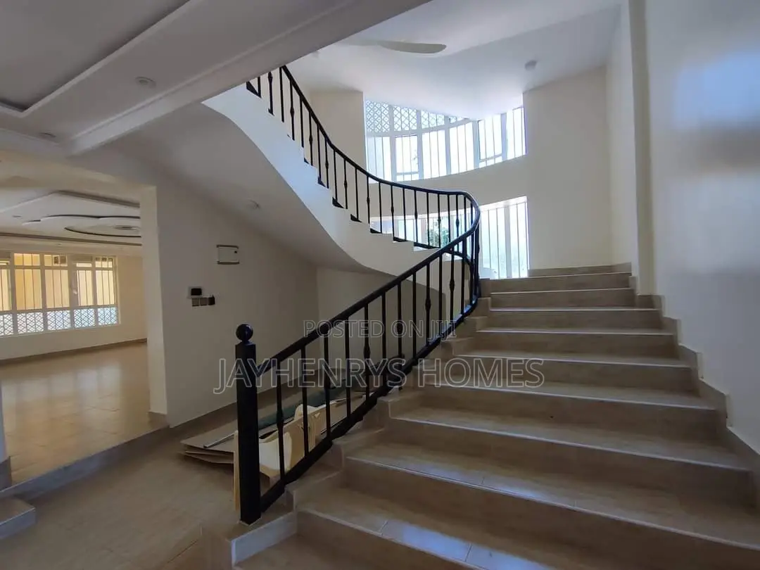 5bdrm Villa in Membley Estate for sale