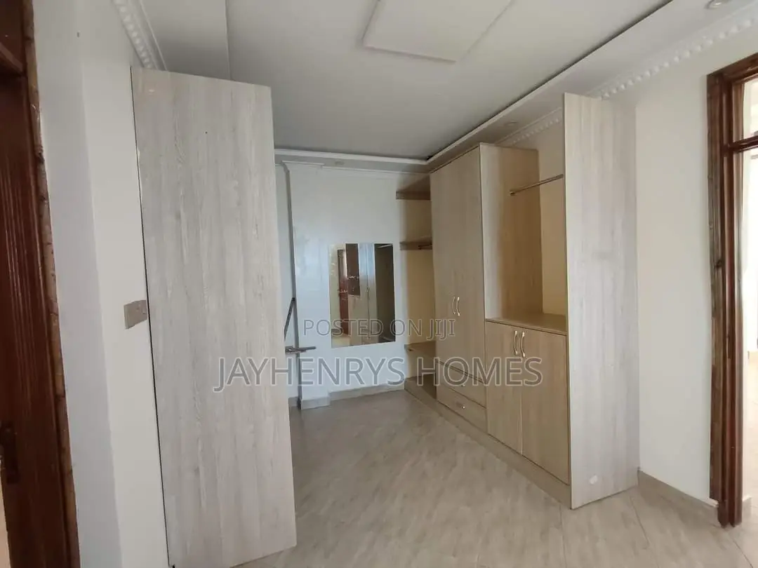 5bdrm Villa in Membley Estate for sale