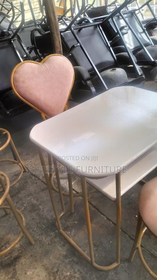 Manicure Table - main view