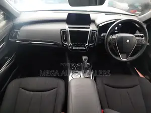 Toyota Crown 2019 Silver