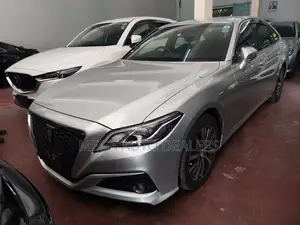 Toyota Crown 2019 Silver