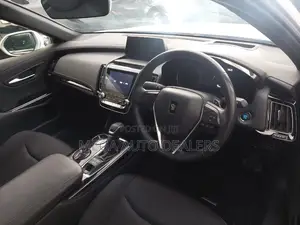 Toyota Crown 2019 Silver