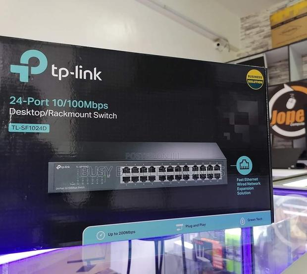 24 Port 10/100 MBPS Desktop Rack Mount Switch - main view