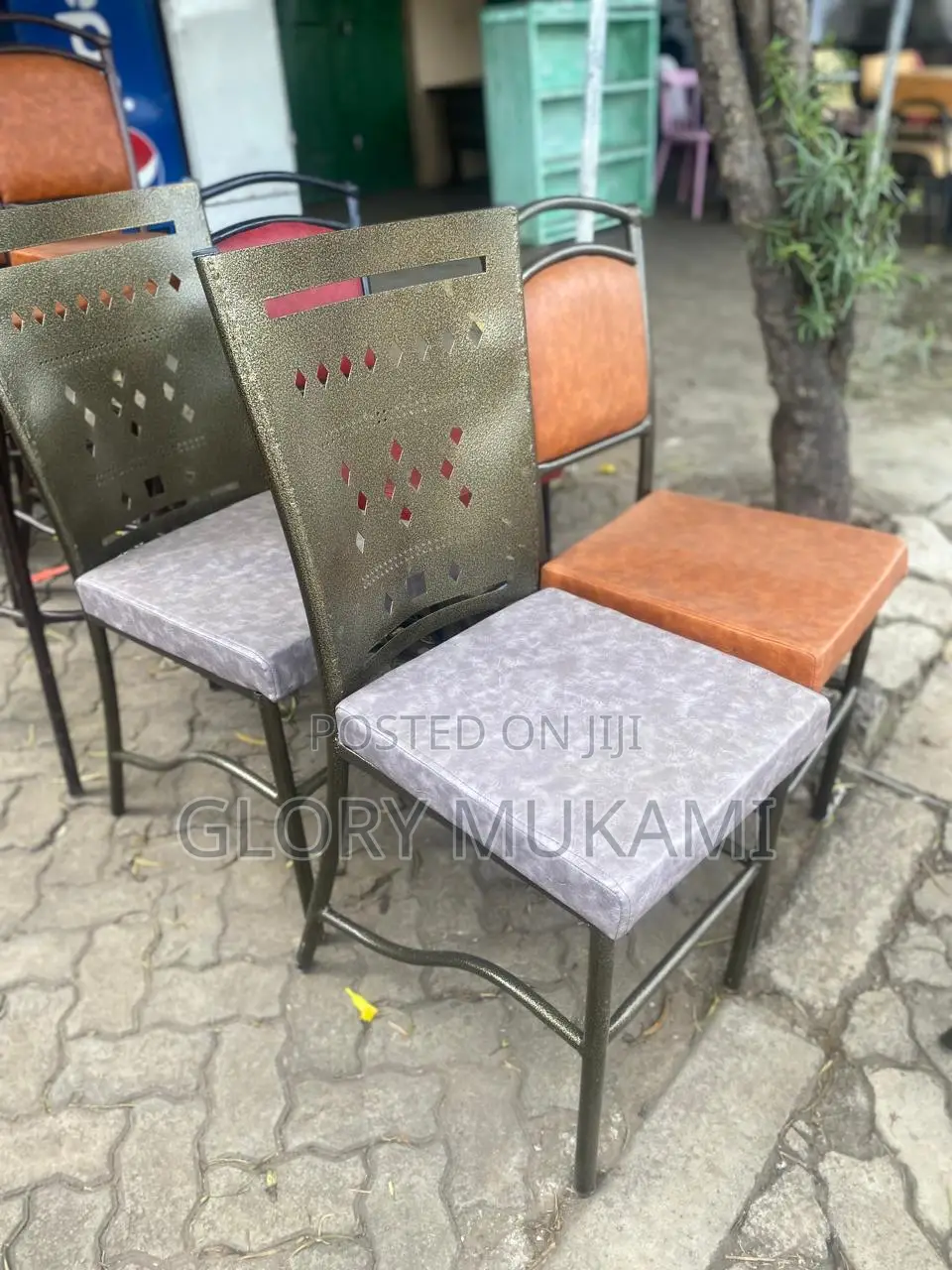 Low Restaraunt N'bar Seats