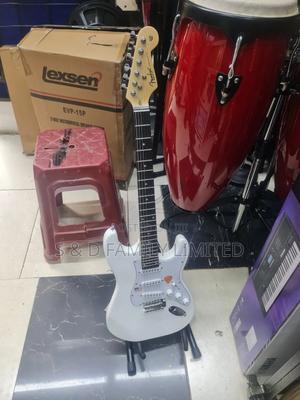 Fender White Lead Guitar - thumbnail 2