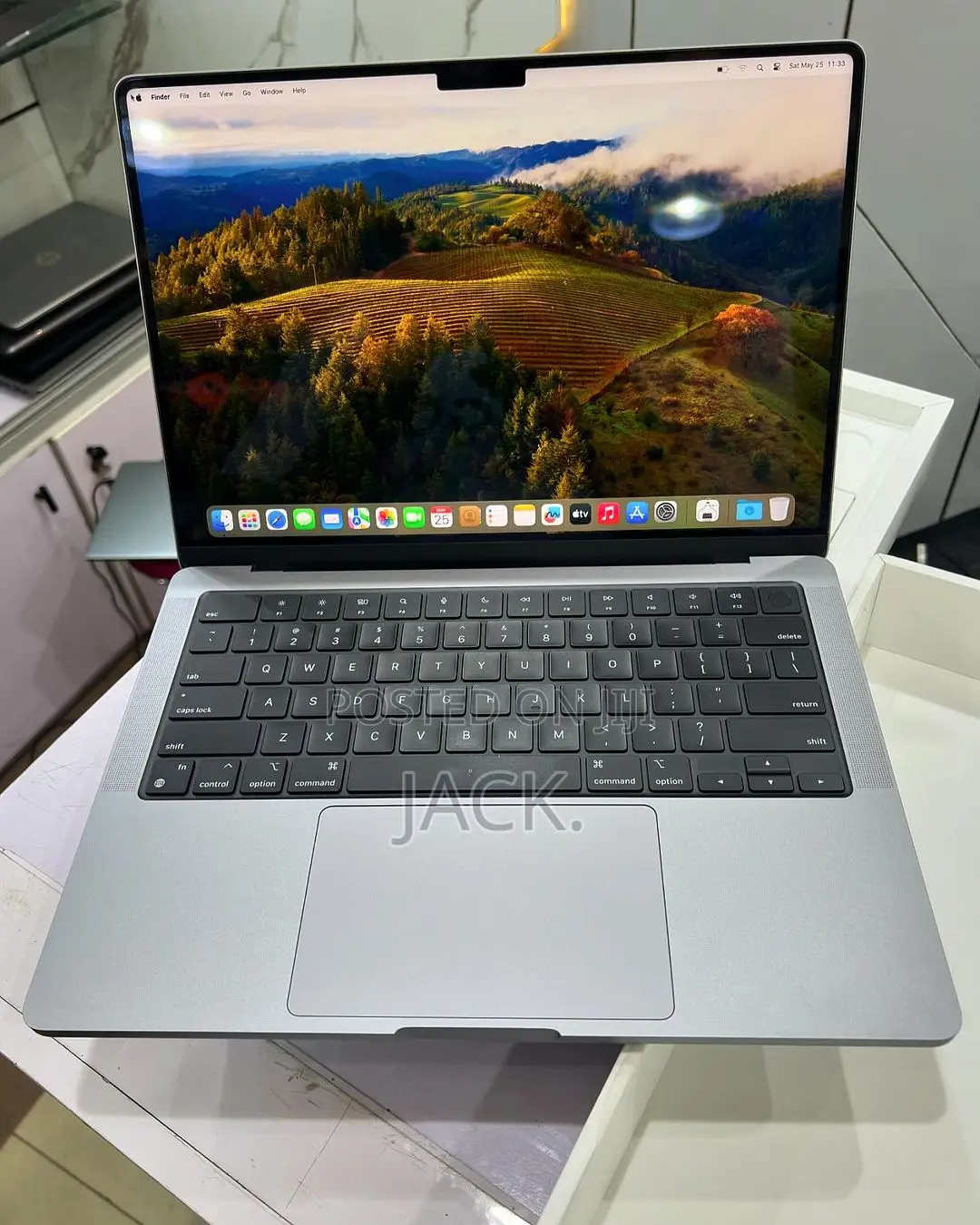 Laptop Apple MacBook Pro 2023 M3 Pro 14-Inch 16GB Apple M2 SSD 512GB