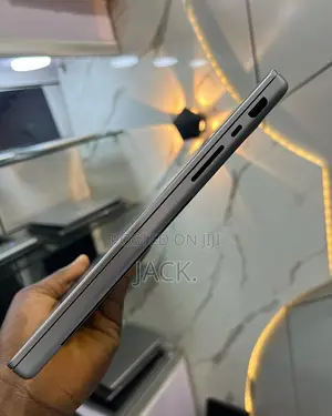 Laptop Apple MacBook Pro 2023 M3 Pro 14-Inch 16GB Apple M2 SSD 512GB
