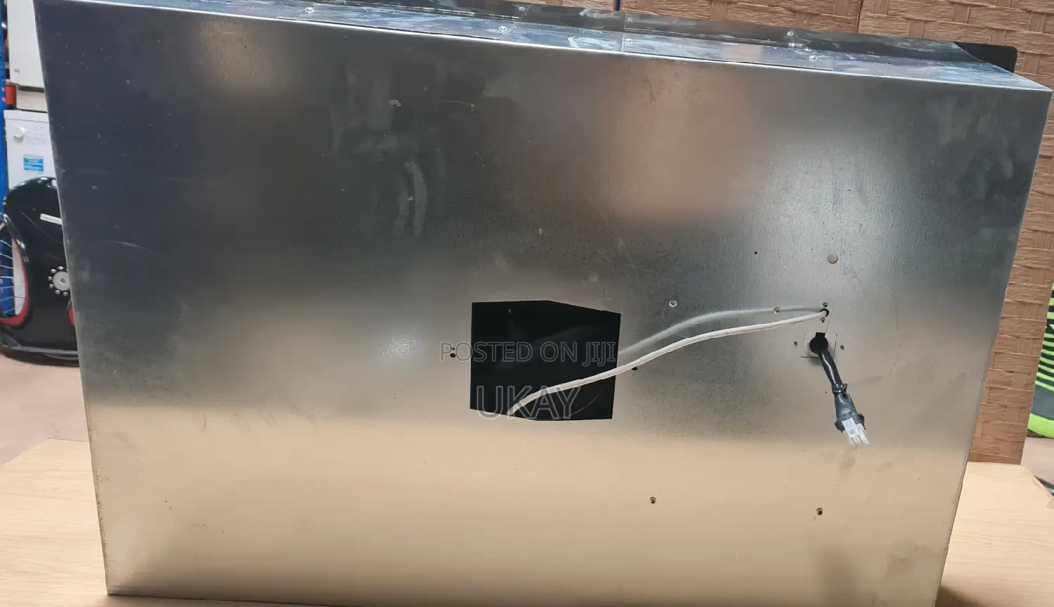 Uk-Silver Line Roof Integrated Ventilator Hood