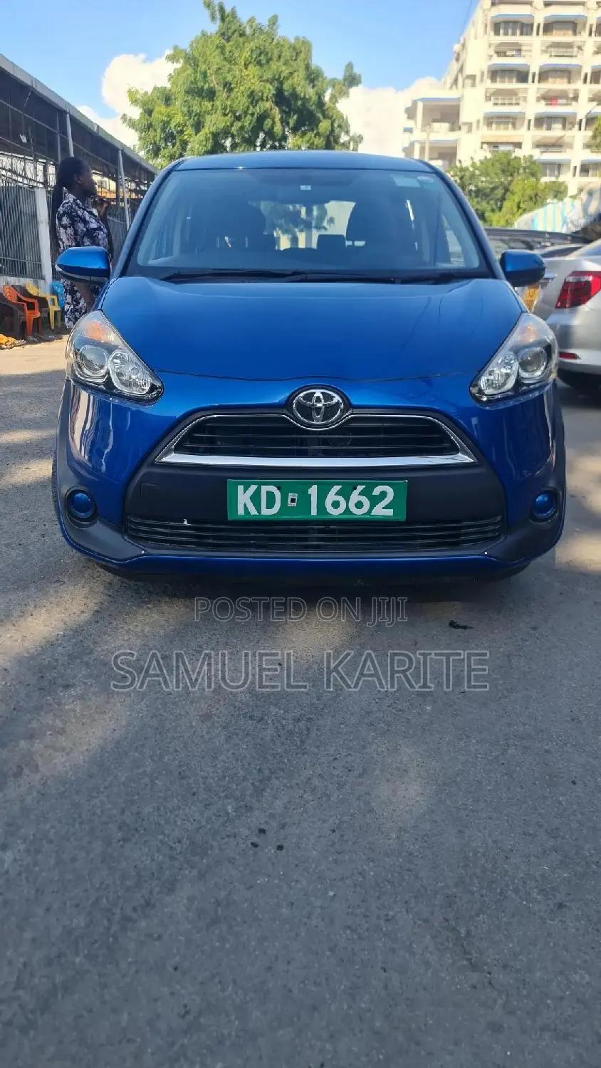 Toyota Sienta 2017 Blue