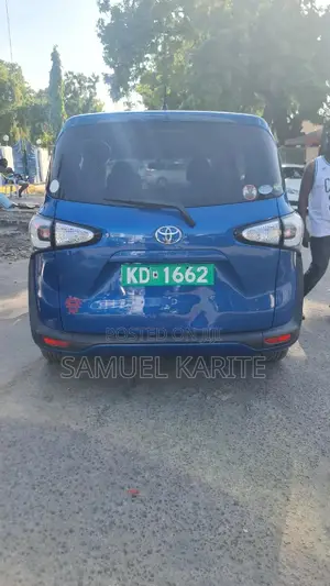 Toyota Sienta 2017 Blue