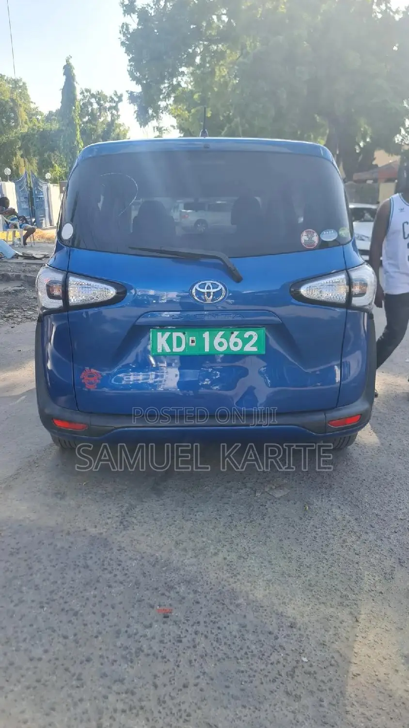 Toyota Sienta 2017 Blue