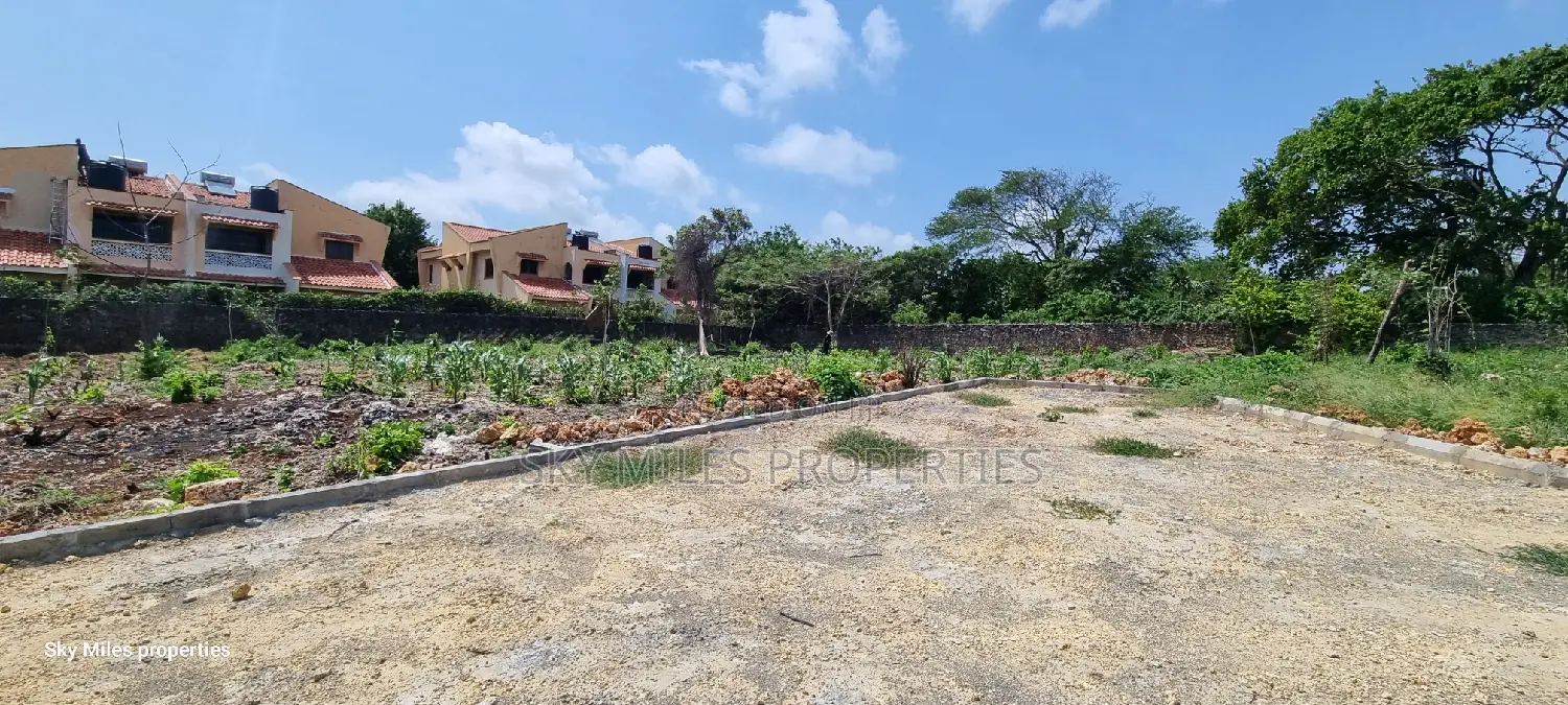 1/4 Plots, Serena Second Row From the Indian Ocean for Sale.