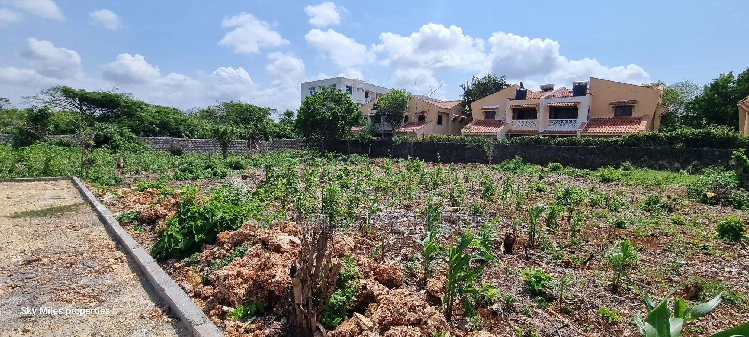1/4 Plots, Serena Second Row From the Indian Ocean for Sale.