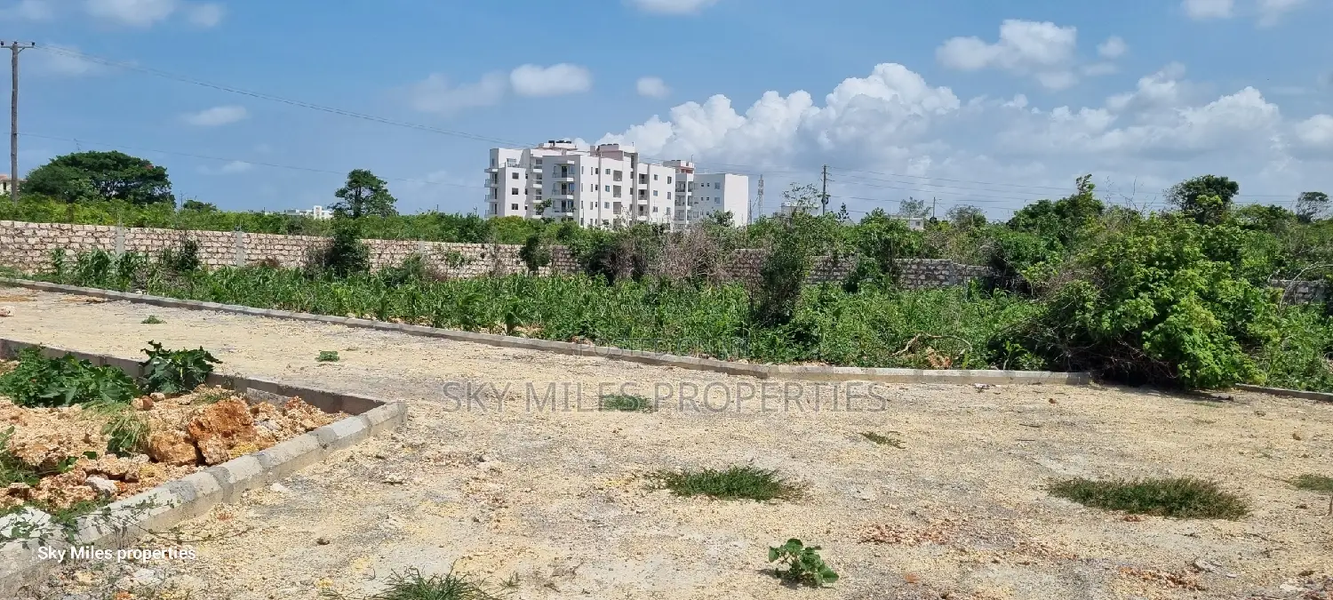 1/4 Plots, Serena Second Row From the Indian Ocean for Sale.