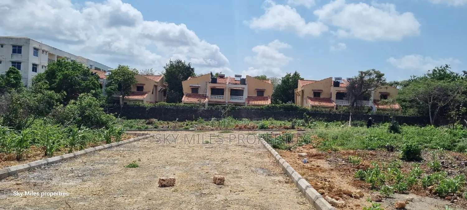 1/4 Plots, Serena Second Row From the Indian Ocean for Sale.