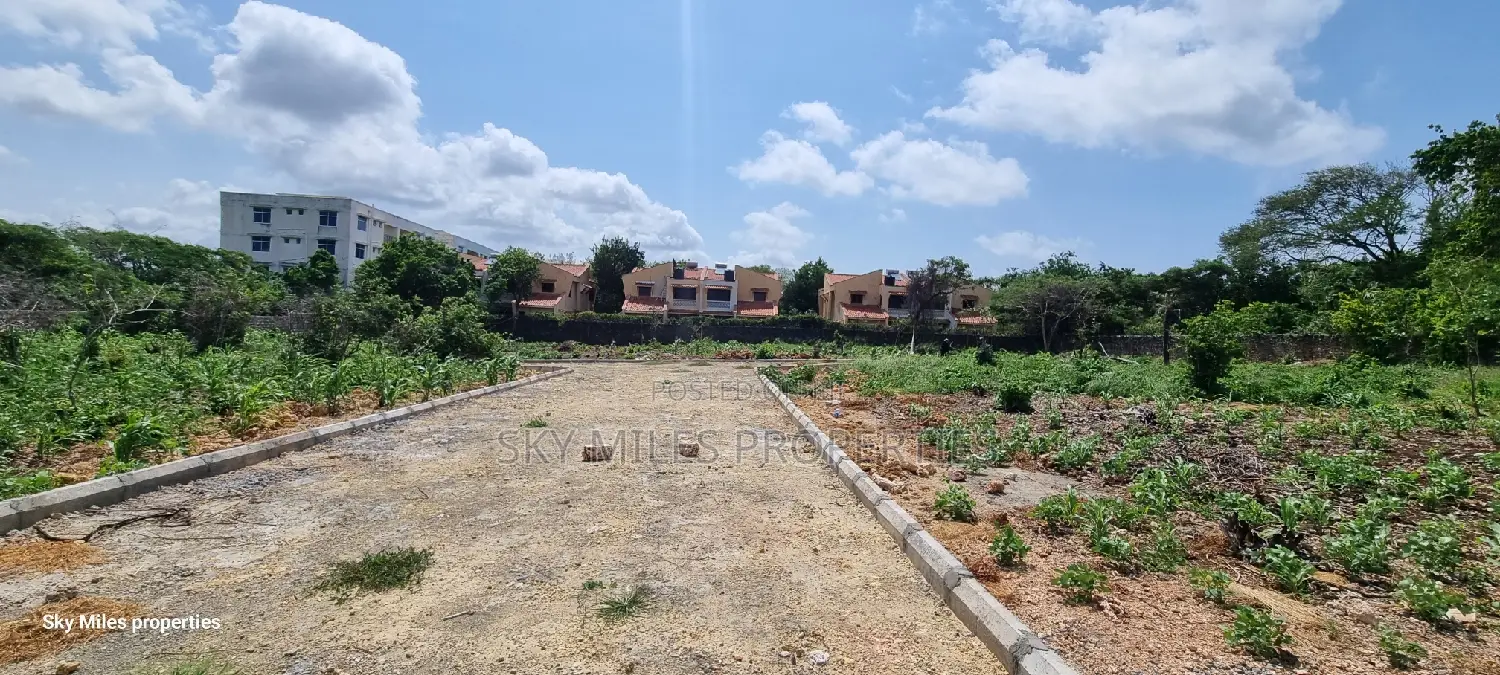 1/4 Plots, Serena Second Row From the Indian Ocean for Sale.