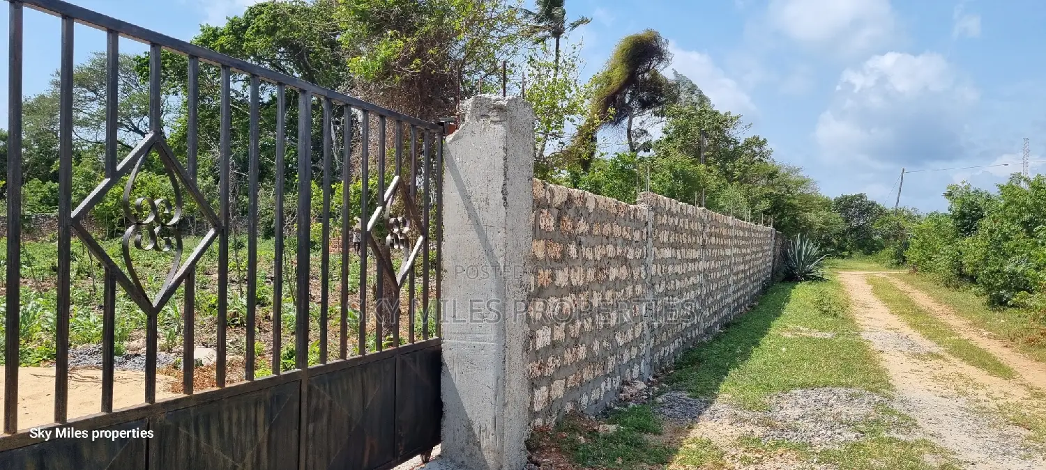 1/4 Plots, Serena Second Row From the Indian Ocean for Sale.