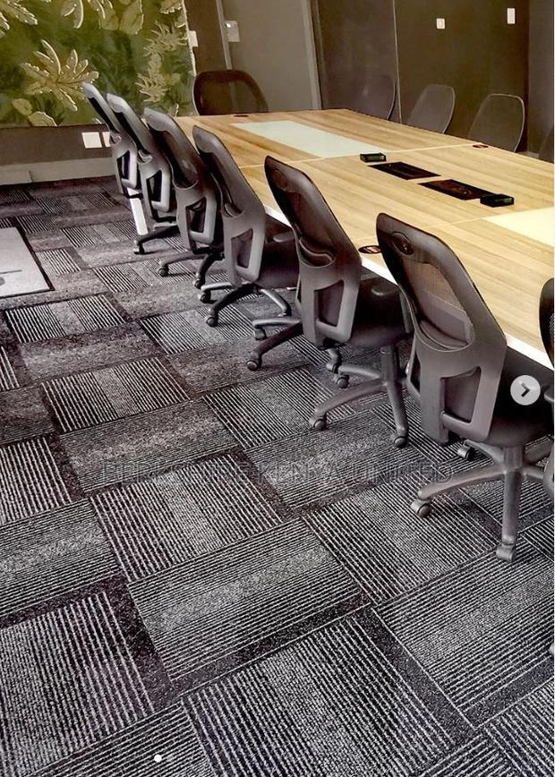 Serviced and Well Kept Working Areas - thumbnail 3