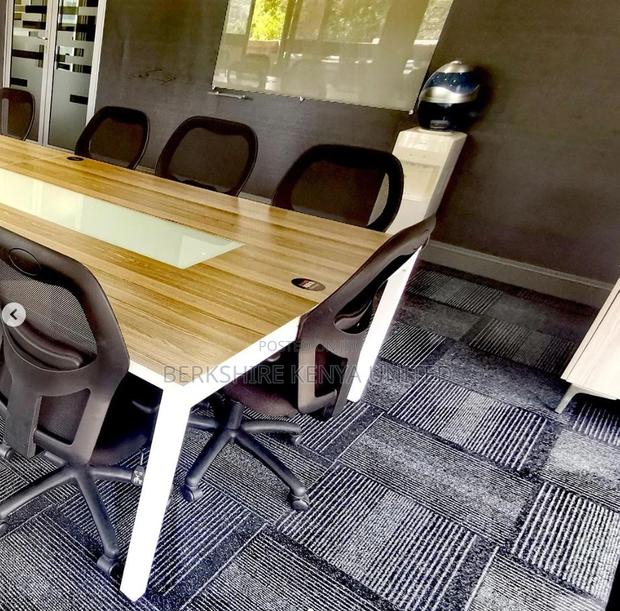 Serviced and Well Kept Working Areas - thumbnail 5