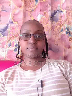 Nail Artist and Cna