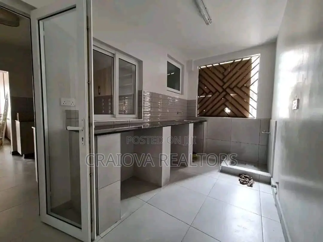 3bdrm Apartment in Gateway Mall Area for sale