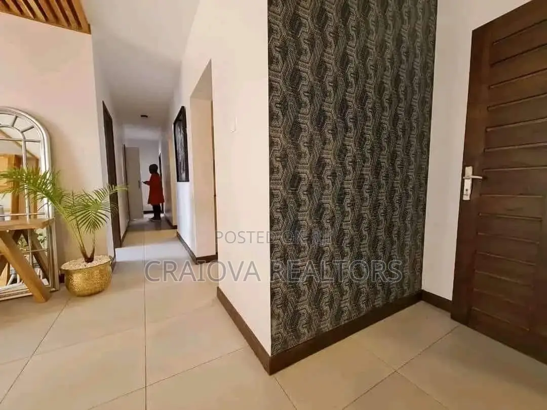 3bdrm Apartment in Gateway Mall Area for sale