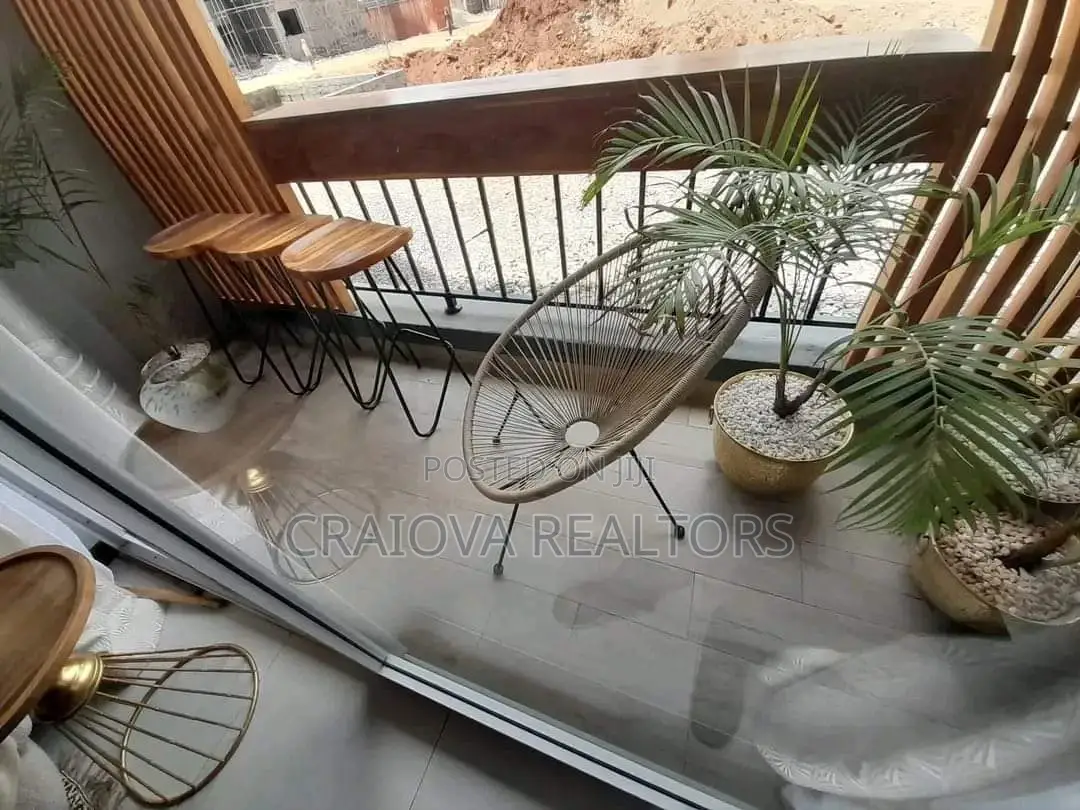3bdrm Apartment in Gateway Mall Area for sale