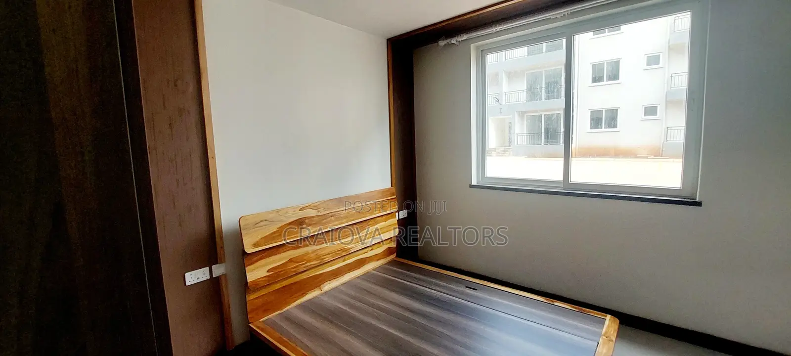2bdrm Apartment in Gateway Mall Area for sale