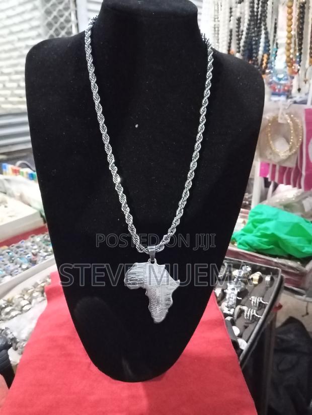 Twisted Chain. - thumbnail 2