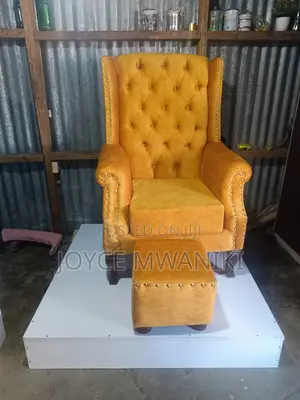Pedicure Seat, Puff and Pallet 