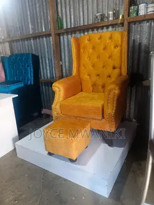 Pedicure Seat, Puff and Pallet 