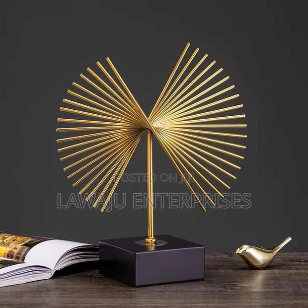 Decorative Abstract Model Statue - main view