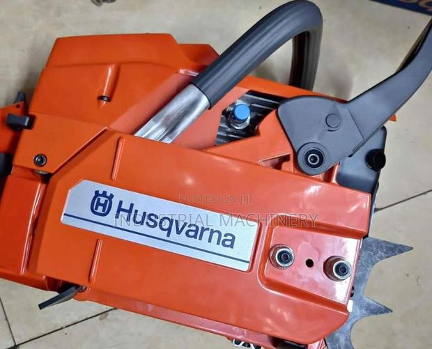 Husqvarna Power Saw 272xp - NEW - main view