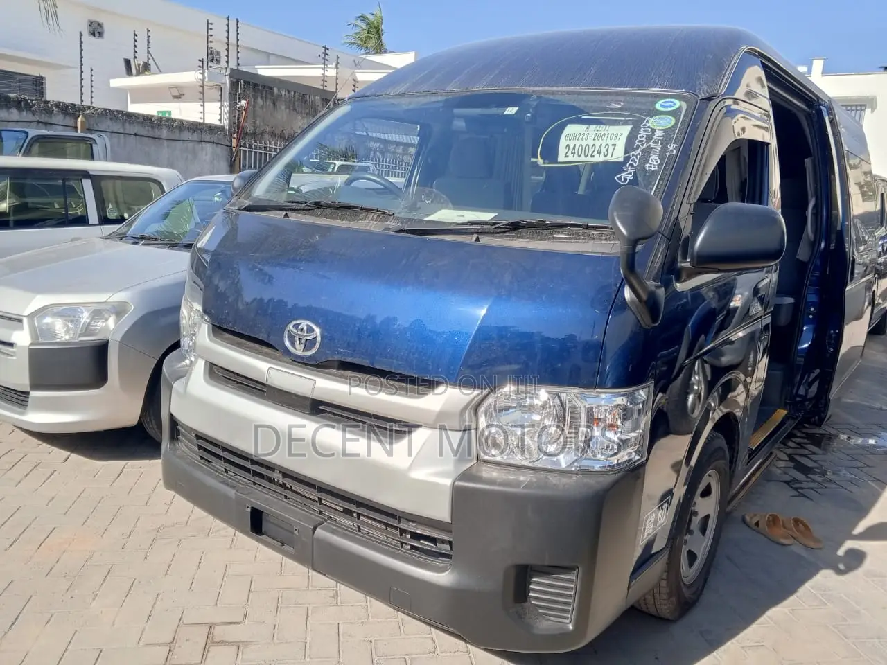 Toyota HiAce 2018 Blue