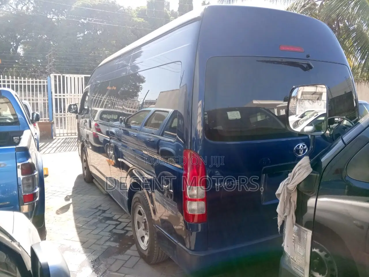 Toyota HiAce 2018 Blue