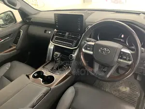 Toyota Land Cruiser 3.5 Petrol 4WD 2021 White