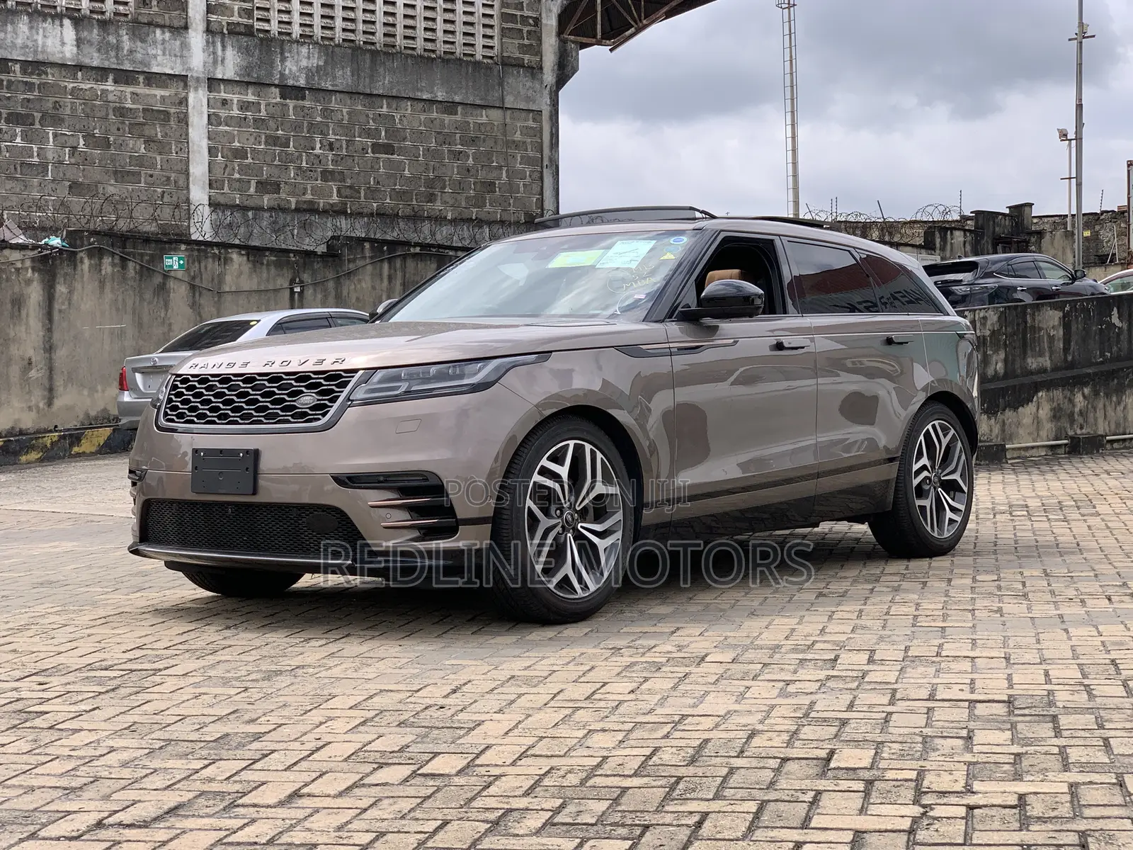 Land Rover Range Rover Velar P380 SE R-Dynamic 4x4 2018 Gold