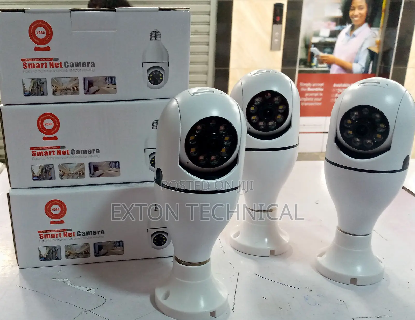 V380 Pro Rotating Wifi Bulb PTZ Camera With Motion