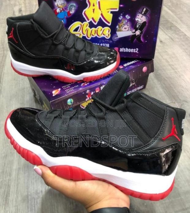 Air Jordan 11 - thumbnail 2