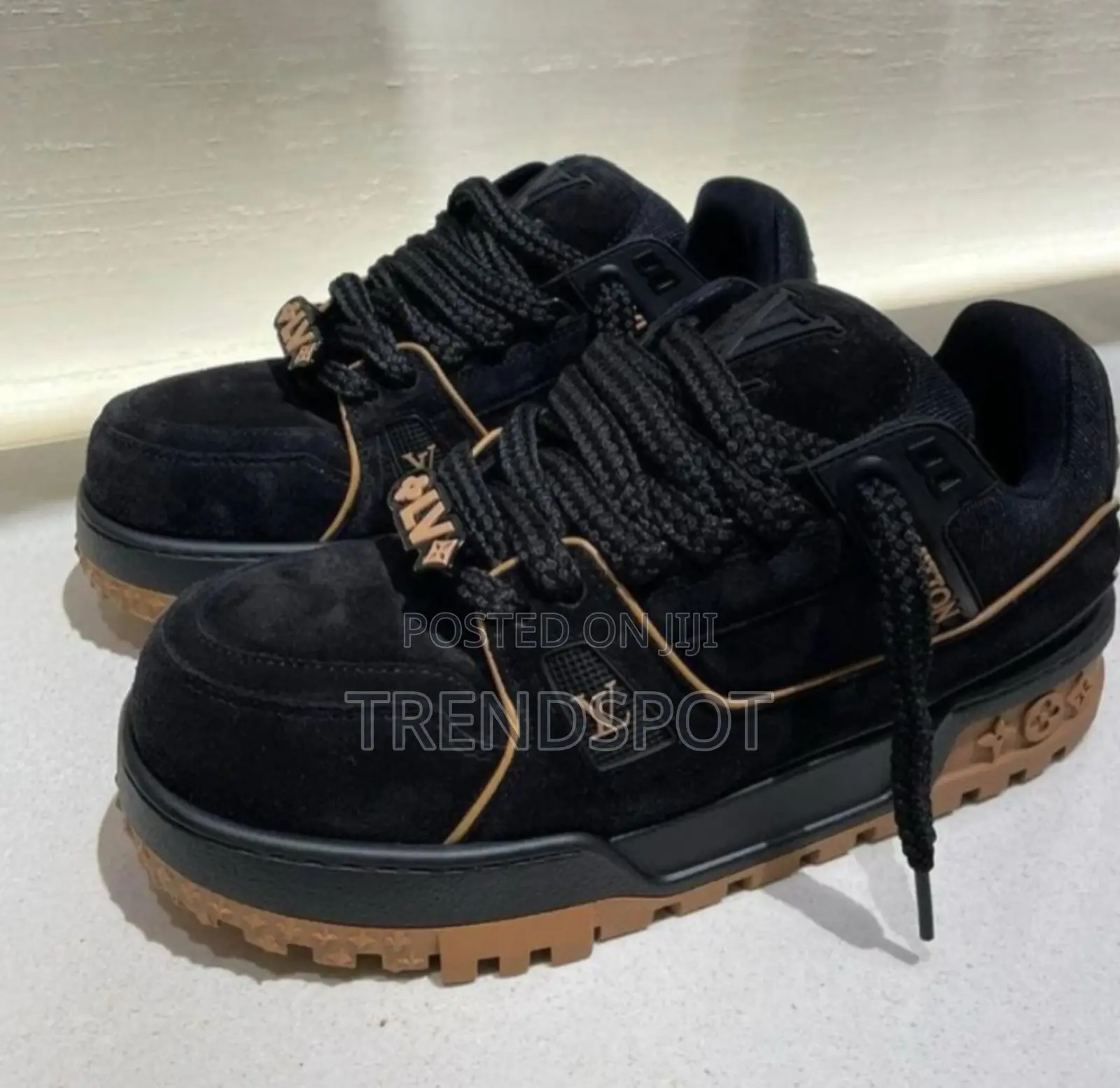 Lv Trainer Black Gold