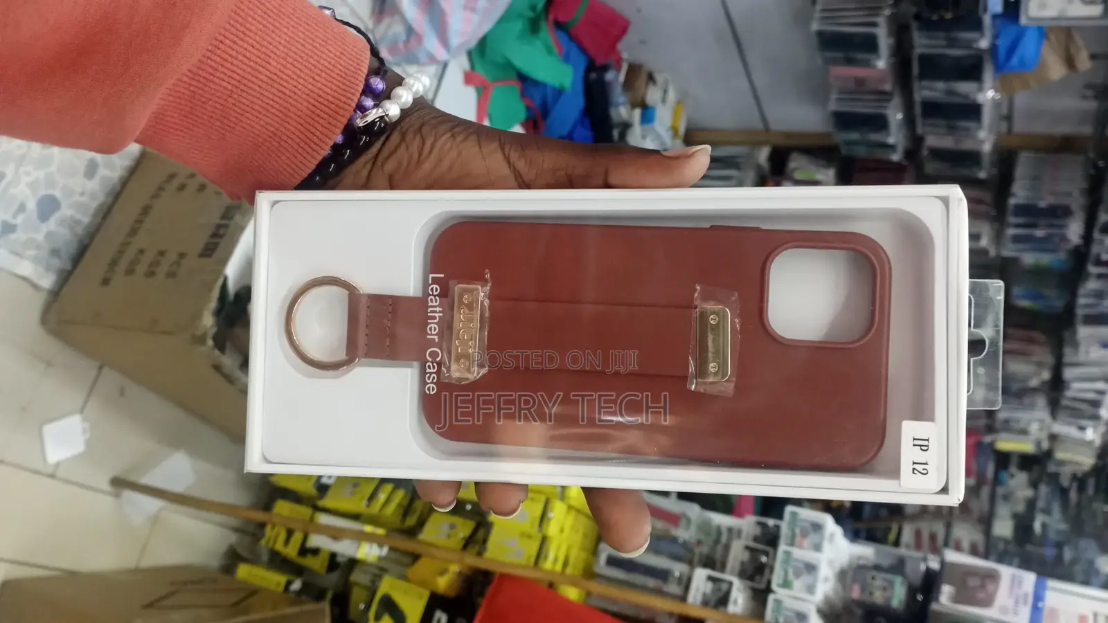 iPhone 12/12 Pro Luxe Design PU Leather Back Stra