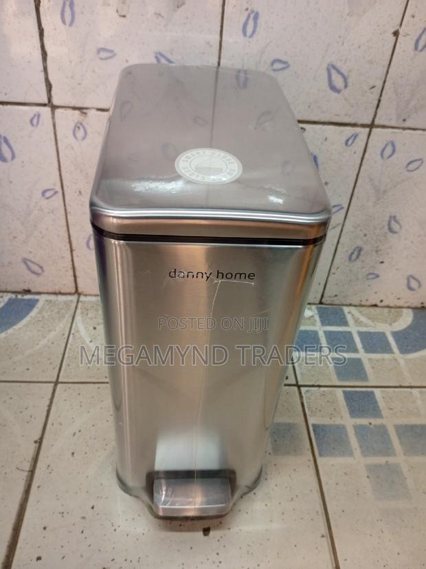 10 LTR Pedal Bin / Waste Dust Bin - thumbnail 3