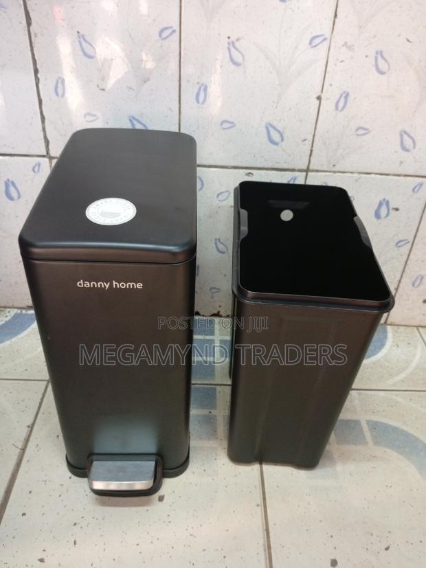 10 LTR Pedal Bin / Waste Dust Bin - thumbnail 2