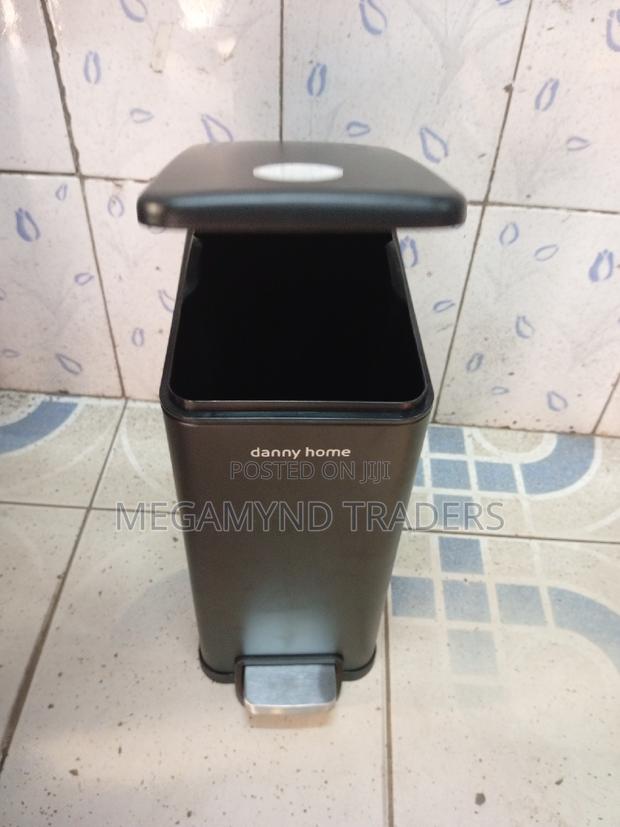 10 LTR Pedal Bin / Waste Dust Bin - thumbnail 4