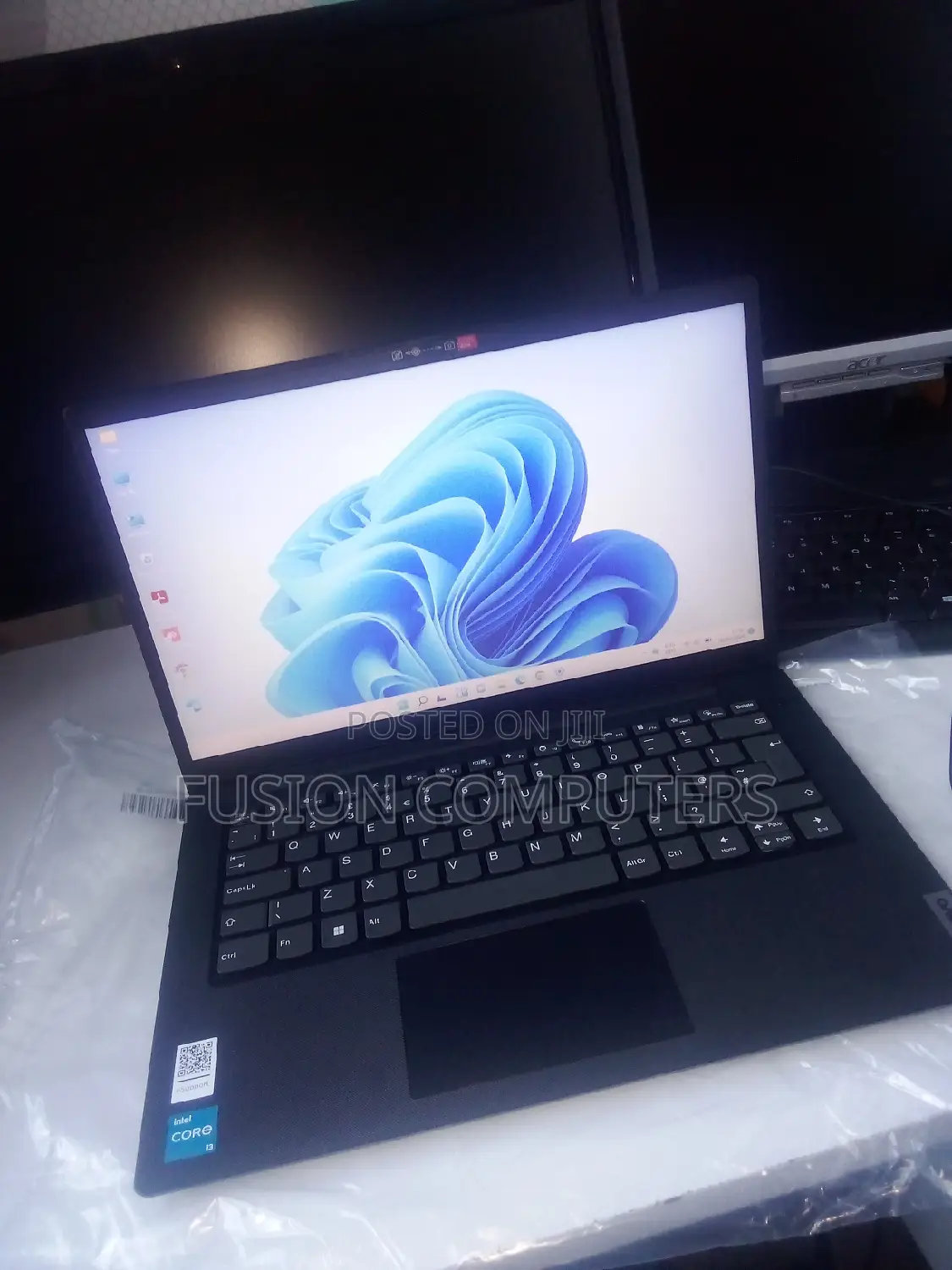 New Laptop Lenovo 4GB Intel Core I3 SSD 256GB