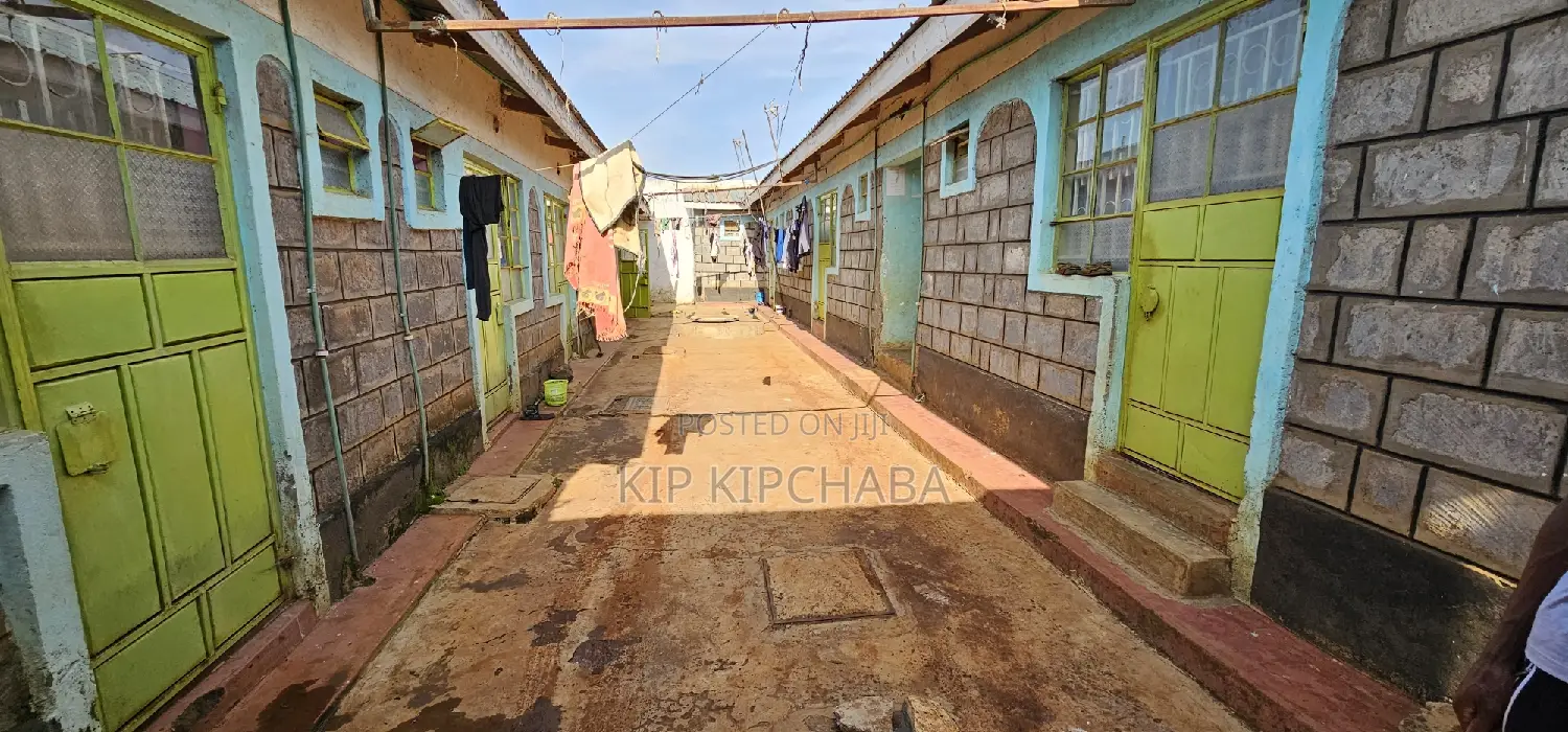 12bdrm Duplex in Kimumu for sale